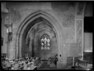 Burkheim Sankt Pankratius Kirche Innenansicht Richtung Fenster