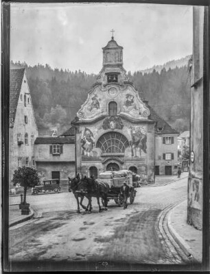 Heilig-Geist-Spitalkirche, Ansicht - auf der Straße ein Pferdefuhrwerk