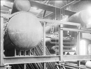 Steilrohrkessel: Einbau des Überhitzers (Borsig, Tegel) : Technikgeschichte | Maschinenbau | Kraftmaschinen | Dampfkesselalagen, Feuerungen