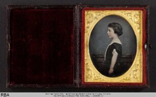 Mädchenportrait im Profil