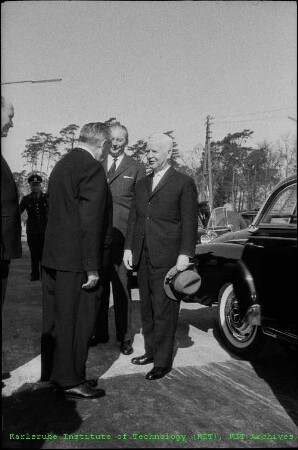 Ankunft von Dr. Karl Heinrich Lübke (Bundespräsident der Bundesrepublik Deutschland (BRD)) am Kernforschungszentrum Karlsruhe (KfK)