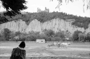 Targu Neamt: Cetatea Neamt mit Bunker im Vordergrund