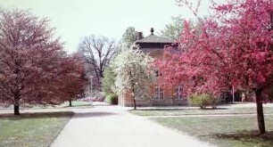 Dresden. Großer Garten mit Kavaliershaus : Dresden-Altstadt. Großer Garten, Partie mit Kavaliershaus