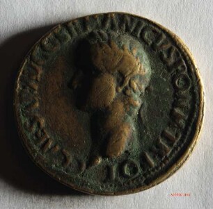 Römische Münze, Nominal Sesterz, Prägeherr Caligula (Caius Caesar), Prägeort nicht bestimmbar, Fälschung