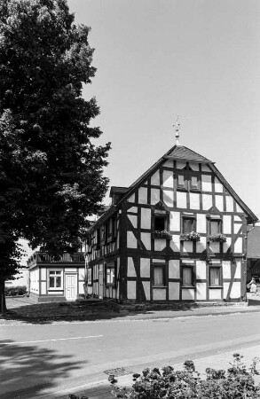 Gasthaus (Gasthaus, Fachwerk); Allendorf, Schulstraße 1