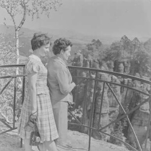 Bastei : Sächsische Schweiz. Blick von der Bastei ins Rathener Felsgebiet