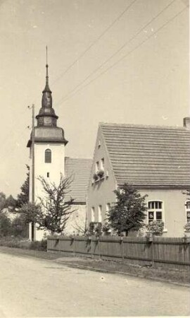 Kirche und Schule in Groß Bademeusel bei Forst : Cyrkej a šula w Bóžych Myslach pola Baršća