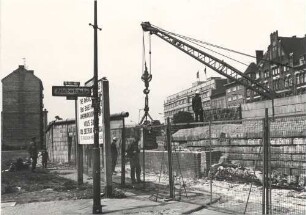 Abriss der alten Grenzmauer am Bethaniendamm