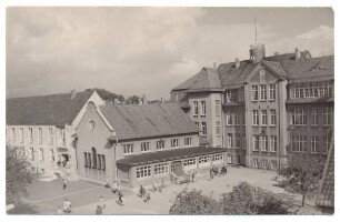 Schule am Wall. Detmold. Links vorne Turnhalle und Aula. aus DT S 8 (Stadtgymnasium) Nr. 260