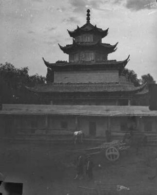 Gebäude im chinesischen Baustil : Ein Gebäude im chinesischen Baustil, vermutlich ein Sakralbau im Tian Shan Hochgebirge