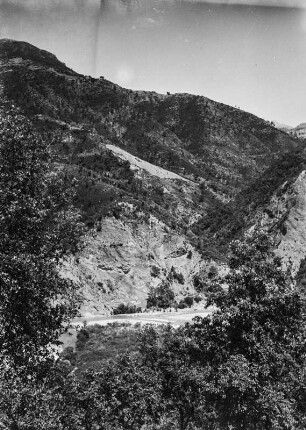 Flusstal : Blick in das Tal des Oued Agrioun.