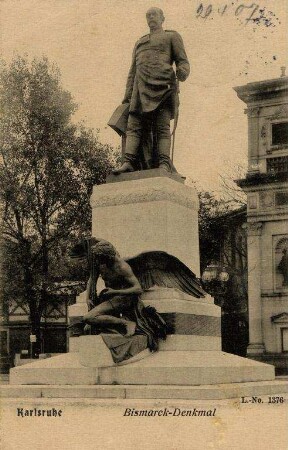 Postkartenalbum mit Motiven von Karlsruhe. "Karlsruhe. Bismarck-Denkmal"