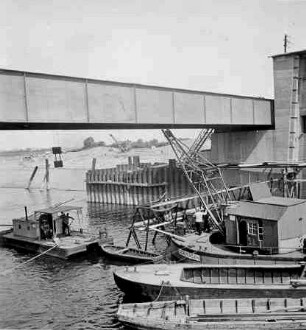 Aufbau des Wehr Drakenburg/Weser