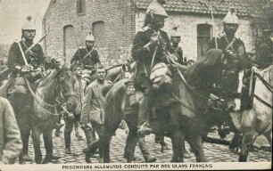 Prisonniers allemands conduits par des Ulans Francais
