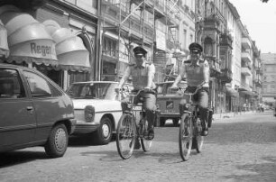 Streifendienst Karlsruher Polizisten mit dem Fahrrad während der Sommermonate