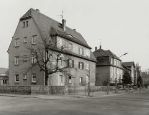 Pirna-Copitz. Schillerstraße : Pirna-Copitz (Kreis Sächsische Schweiz). Wohnhäuser, Schillerstraße. Blick von der Goethestraße
