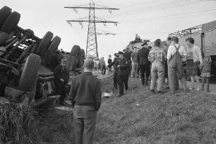 Verkehrsunfall eines Tanklastzuges mit Austritt von Heizöl.