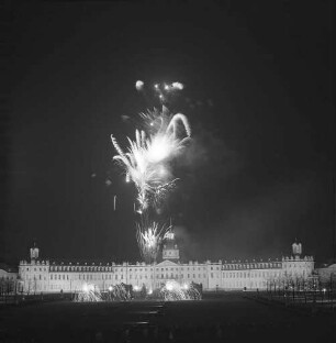 Feuerwerk anlässlich der Eröffnung des Bekleidungshauses Peek & Cloppenburg in der Kaiserstraße Ecke Lammstraße