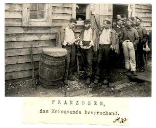 Kriegsgefangenenlager Puchheim: Nr. 20: Franzosen das Kriegsende besprechend (= Manhart Nr. 4)