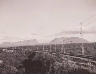 Schweden, Abisko, Erzbahn "Lapporten" : Abisko bei Narvik (Riksgrensens Nähe). Erzbahn "Lapporten" gegen Lappenpforte.