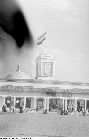 Außenansicht des indischen Pavillons der Leipziger Herbstmesse 1954