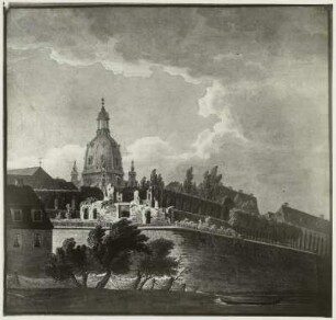 Dresden. Ansicht der Brühlschen Terrasse und des Belvedere (Ruine) und der Frauenkirche vom Gondelhafen