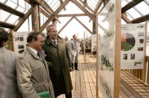 Freiburg: Ausstellung im Forstpavillon, mit Lauterwasser und Schmidt