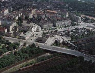 Luftaufnahme, Blick von Süd-Westen auf den Bahnhof Gesundbrunnen und Gartenstadt Atlantic. Berlin-Gesundbrunnen, Badstraße