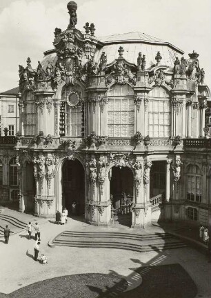Dresden, Zwinger, Glockenspielpavillon, Hofseite mit Glockenspiel