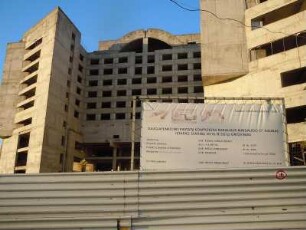 Kaunas - Bauruine : Im Stadtzentrum stehen zahlreiche unfertige Großbauten von Hotels und Büros. Aufgenommen in Kaunas am 5. Oktober 2010