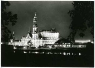 Dresden. Nachtaufnahme Elbansicht