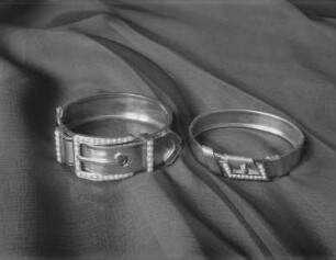 Armband mit Schnallendekor
