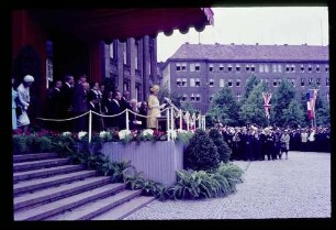 Königin E ll. Rathaus 27.5.65.