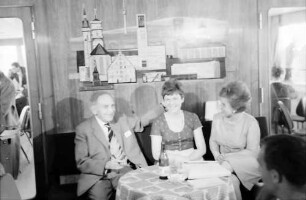15. Tagung 1965 Physiker; Maikäferrede: Otto Hahn, Frau Geisenhof, Frau Marquette