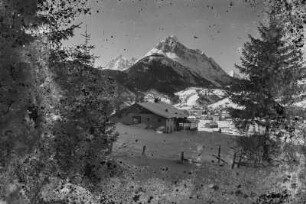 Mittenwald, Ortsansicht : Mittenwald. Ortsteilansicht gegen das Wettersteinmassiv. Blick von Norden. Winteraufnahme
