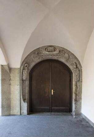 Portal des nördlichen Kopfbaus