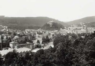 Blick über Greiz mit Oberem Schloß : Greiz. Stadtansicht mit Oberem Schloß und Stadtkirche. Blick von Süden über die Weiße Elster