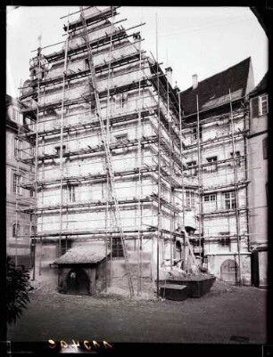 Geschäftshaus am Marktplatz, eingerüstet 1952