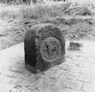 Grenzstein; Niedernhausen, Obernhausen 1. Gewann, Feldbergstraße