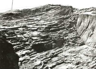 Westerzgebirge. Hirtstein bei Satzung. "Riesentreppe" (liegende Basaltsäulen) ) am Gipfel