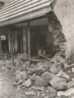 Unwetterkatastrophe im Osterzgebirge am 8./9. Juli 1927. Blick in ein zerstörtes Haus in Schönwald (heute Petrovice-Krásny Les)