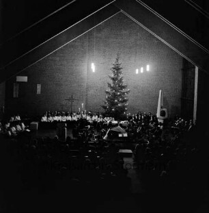 Weihnachtskonzert: Veranstalter Städtischer Musikkreis: Oldesloer Männerchor von 1844, Oldesloer Singakademie von 1946, Orchester und Bläsergruppe der Theodor-Mommsen-