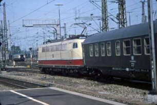 Stuttgart Hbf. Gleis 9 Lok 103 001 Meßzug