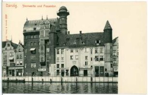 Danzig. Sternwarte (1598) mit Frauentor (Ersterwähnung 1484) über die Mottlau