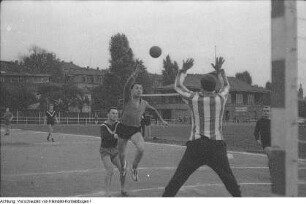 Verschiedene Sportveranstaltungen, Sport in der Nationalen Volksarmee der DDR (NVA), Betreuung von französischem Eiskunstläufer im Krankenhaus, Pausensport, Auszeichnung von Leistungssportlern, Minigolf-Anlage im Großen Garten, Kinder- und Jugend-Spartakiade, Flutlichtmasten des Rudolf-Harbig-Stadions, u.a., April 1965 - 1970
