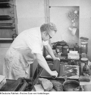 Dr. Rogge mit Pieckbüste