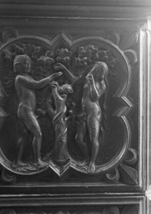 Sockelrelief: Szenen aus der Genesis — Erschaffung von Sonne und Mond