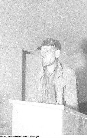 Oelsnitz/Erzgeb. VEB Steinkohlewerk Oelsnitz. Karl-Liebknecht-Schacht, Hochleistungsschicht, 22. April 1950 & Oelsnitz/Erzgeb. VEB Steinkohlewerk Oelsnitz. Jugendbrigade nach der Hochleistungschicht im Schacht "Karl Liebknecht", 1950