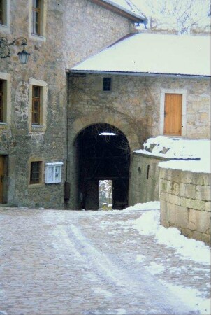 Zufahrtstor zur Creuzburg vom Burghof aus