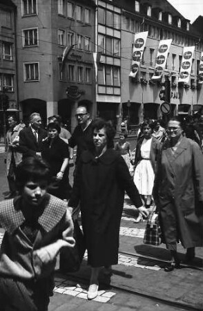 Freiburg: Publikum überquert die Salzstraße